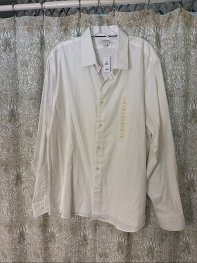 New Banana Republic Men's White Dress Shirt - Classic Button-Down